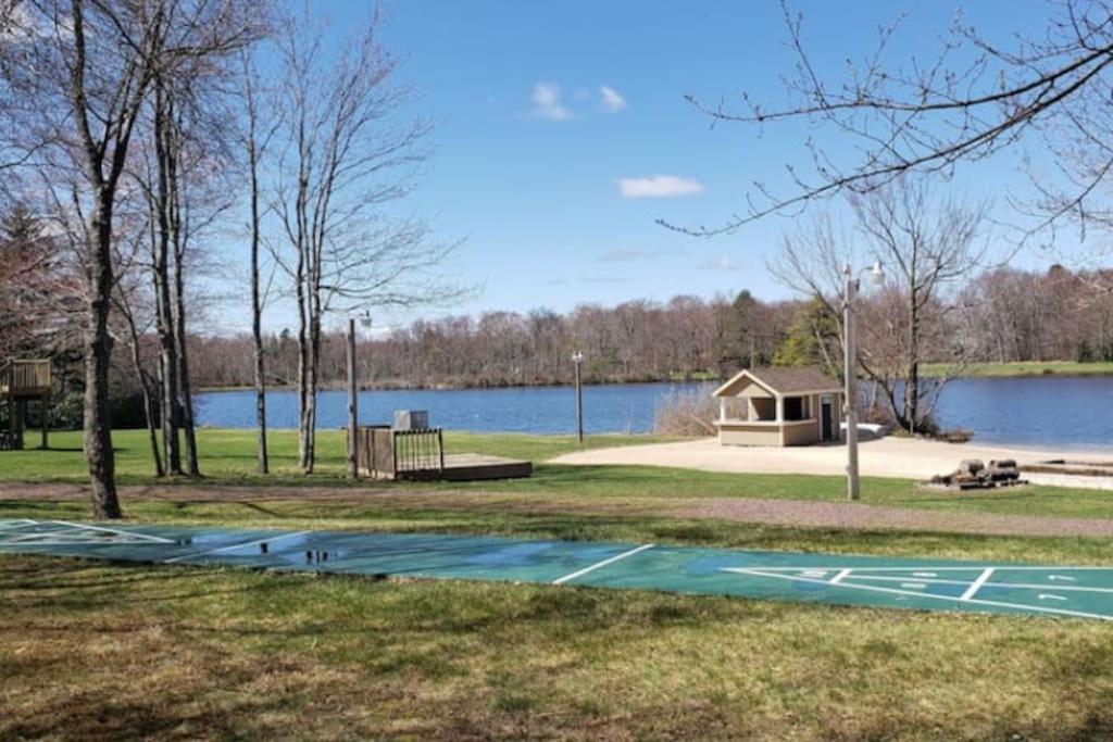 Walk To Pool & Beach - Spacious Gateway, Hot Tub, Game Room Pocono Country Place Buitenkant foto